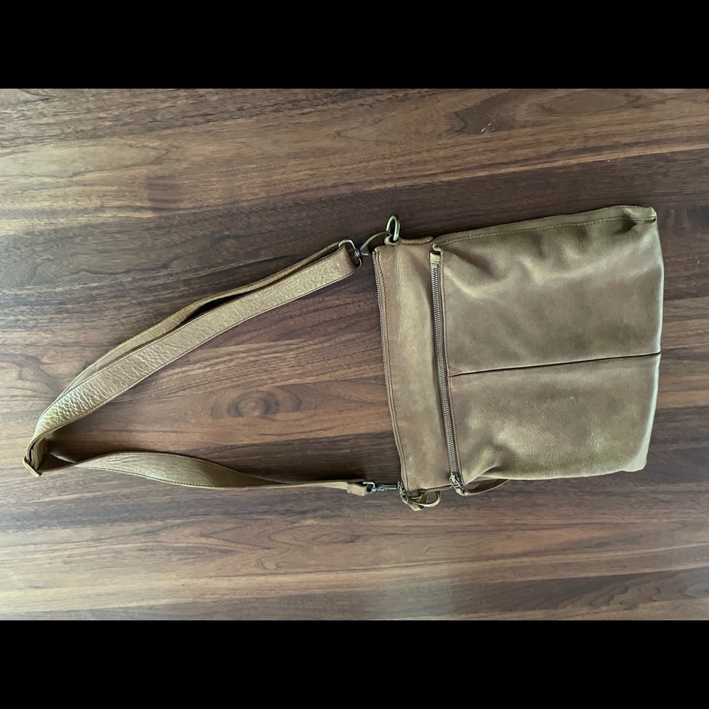 Leather bag with a lot if pockets. Very good condition.